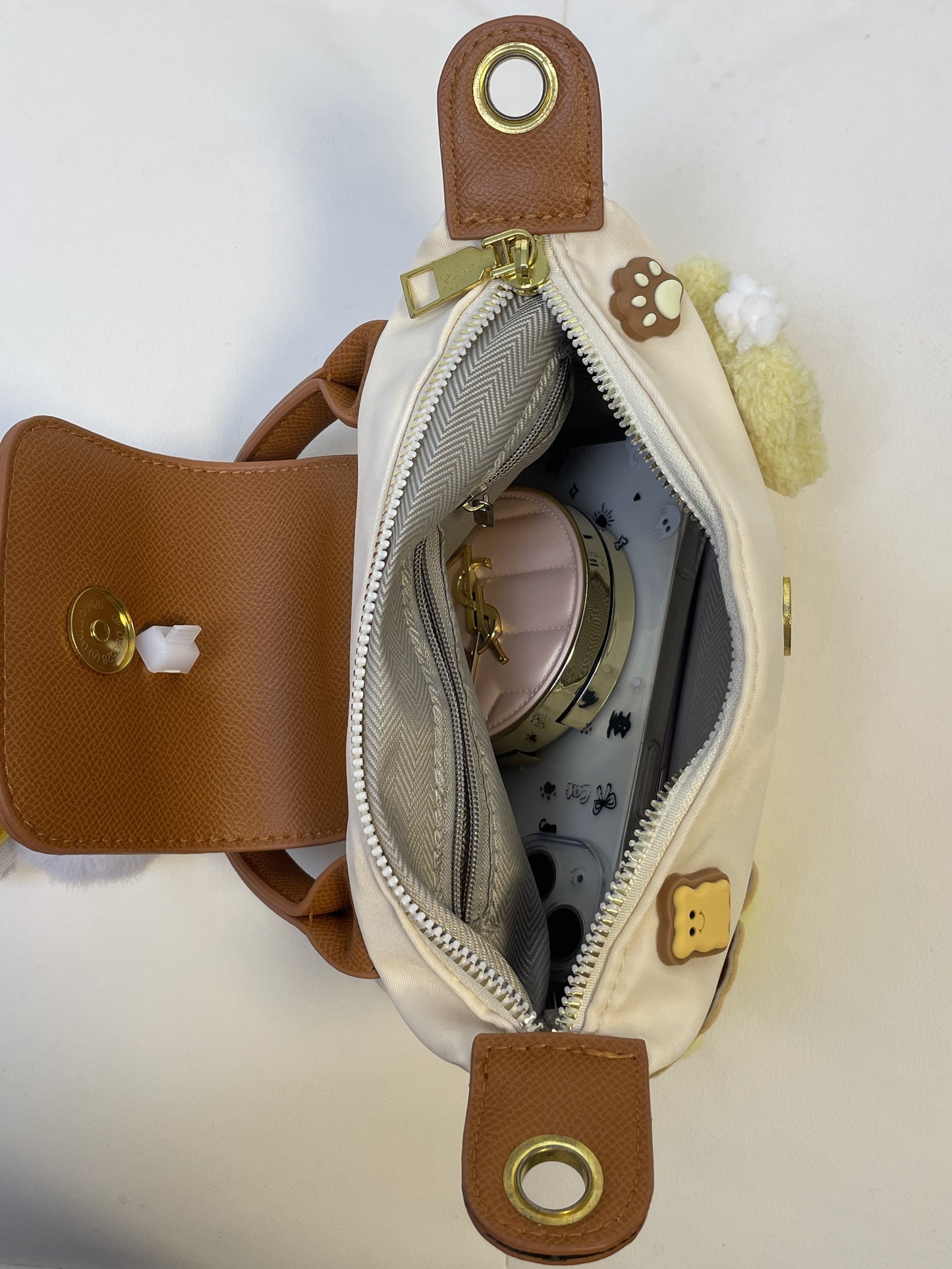 JoJo Be the center of attention with this super cute toy bag!
