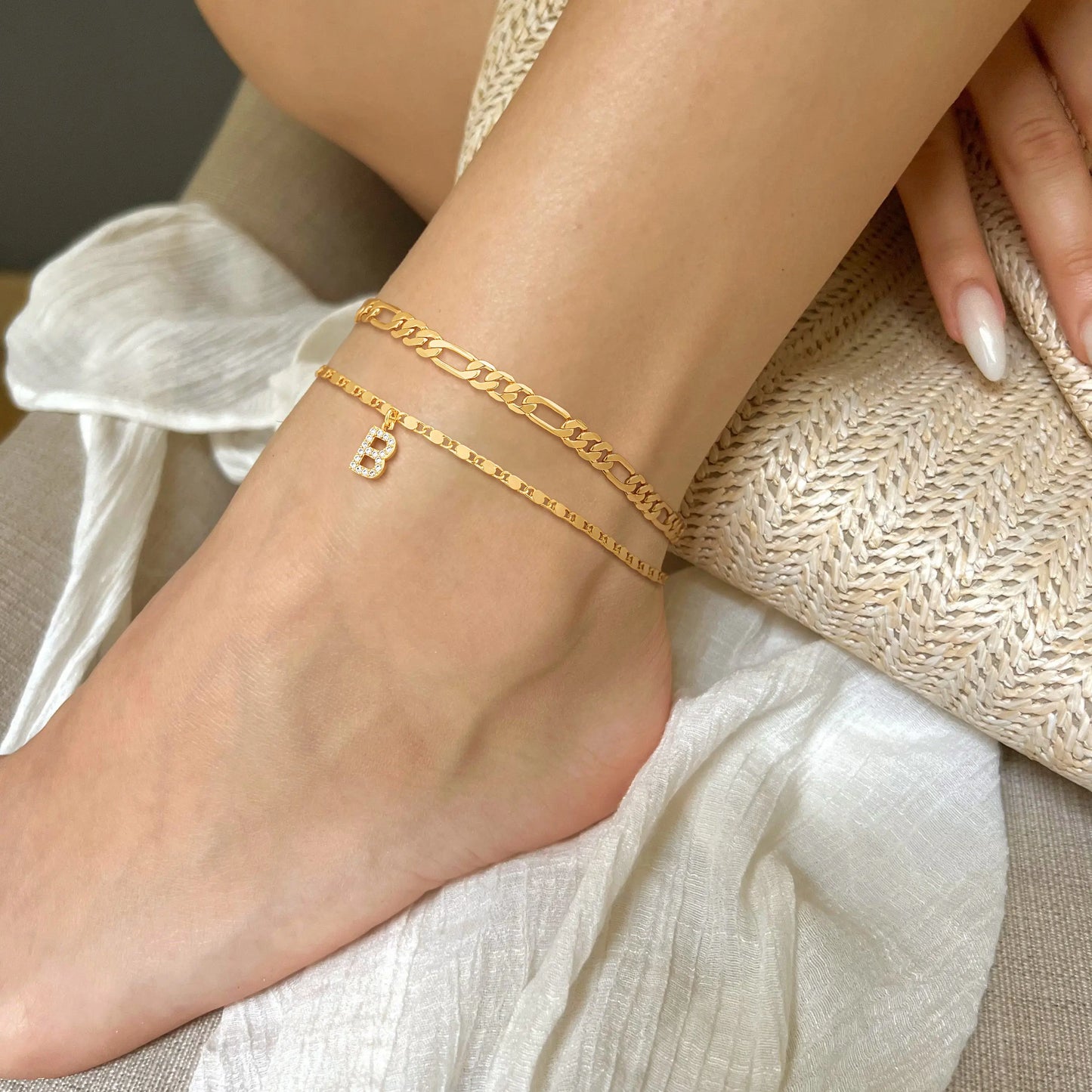 Tobilleras para mujer con delicada cadena y colgante de inicial, hipoalergénicas, con letras de la A a la Z, regalos para niñas, moderno, tamaño ajustable, impermeable, accesorios de disfraz