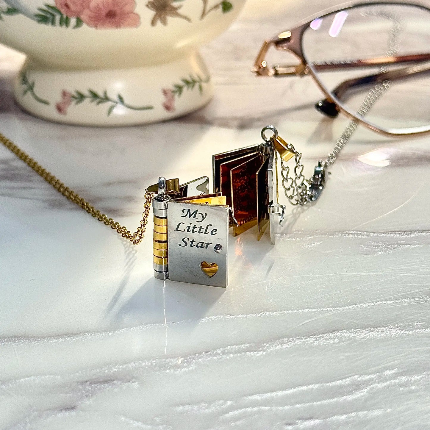 Best Mom Ever Book Necklace—the perfect gift choice for Mother's Day. Featuring a charming book-style design, it is meticulously crafted from rust-resistant 316 titanium steel—an ideal gift for Mom, a daughter, a son, or a loved one.