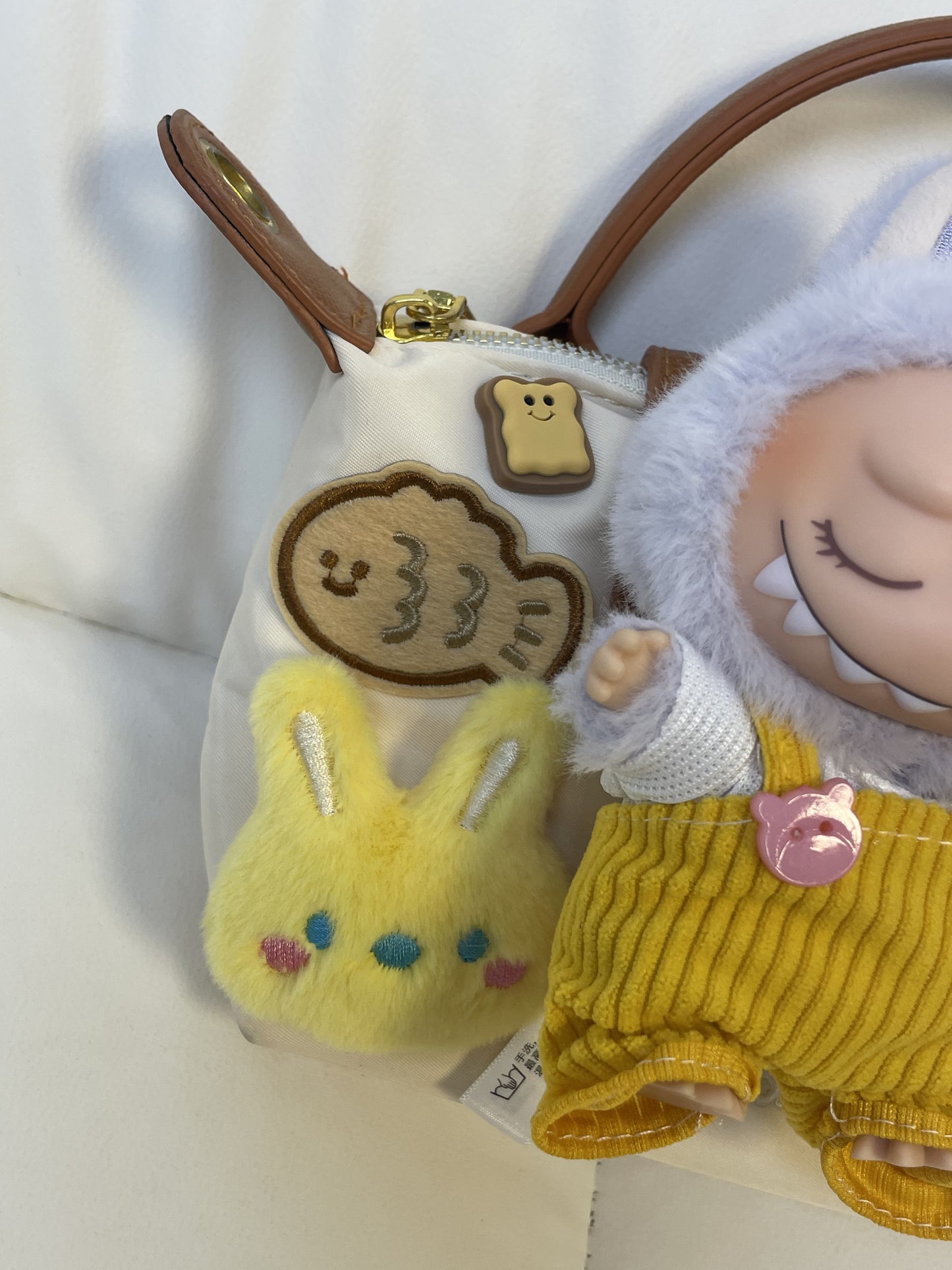 JoJo Be the center of attention with this super cute toy bag!
